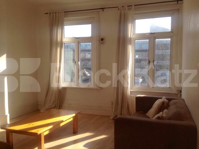 			LET , 4 Bedroom, 1 bath, 1 reception Apartment			 Battersea Park Road, Battersea